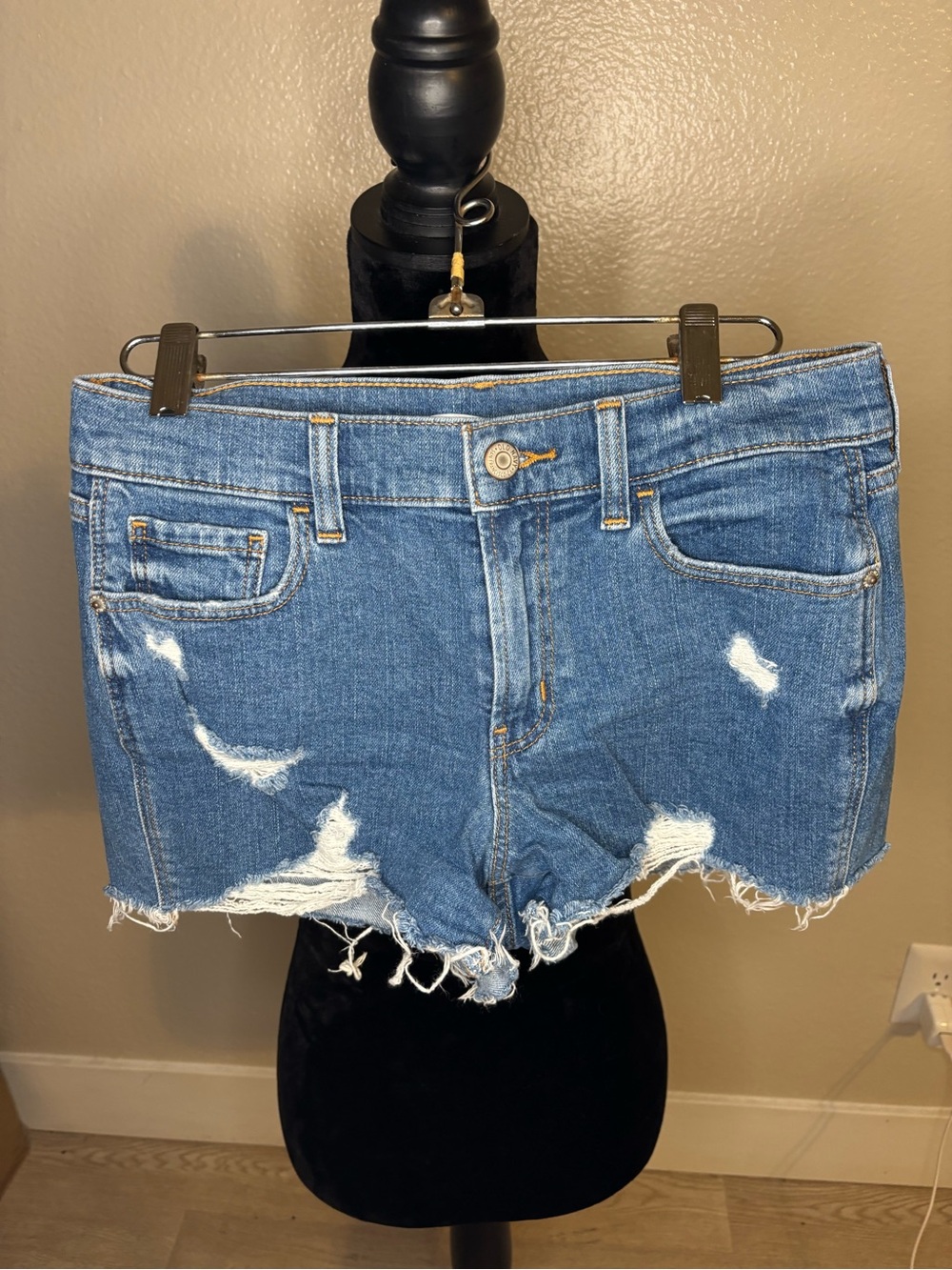 Old Navy Boyfriend Short Mid Rise Blue Distressed Frayed Hem Denim Shorts
